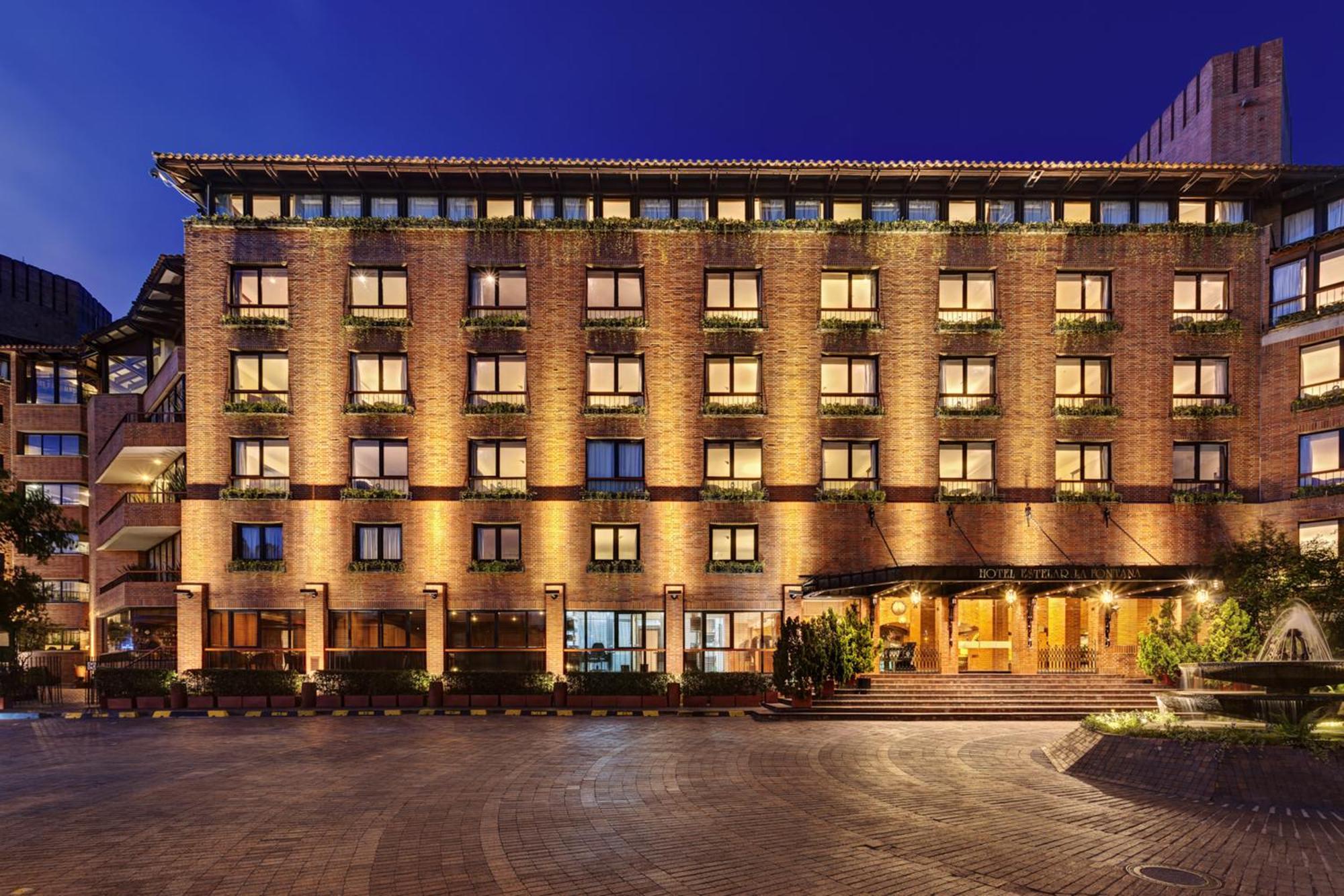 埃斯特拉拉丰塔纳酒店 波哥大 外观 照片 The hotel at night